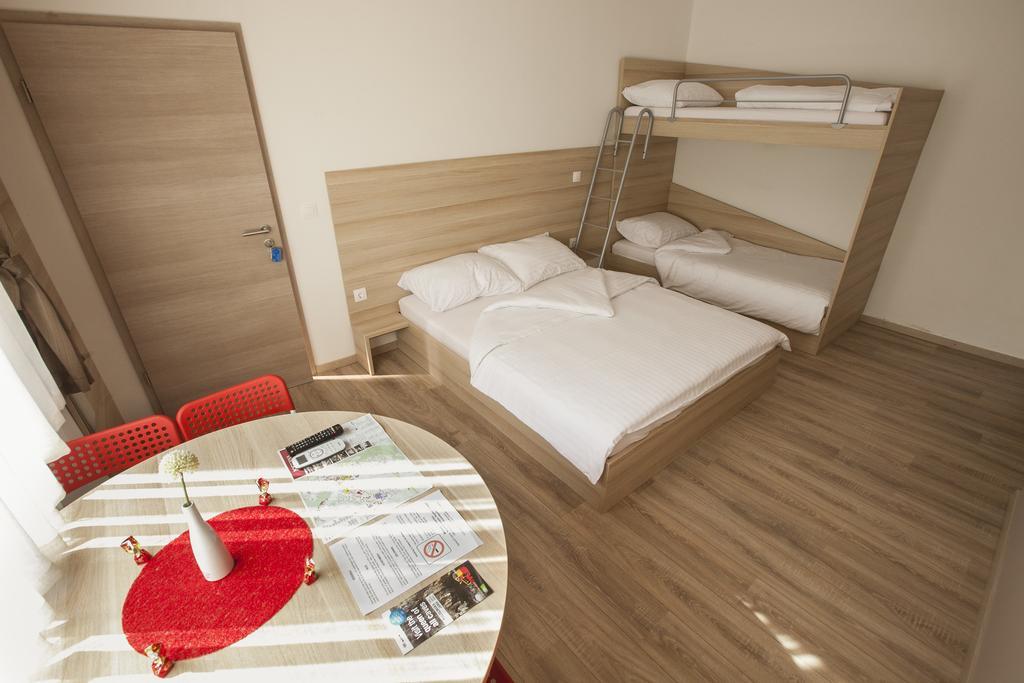 Sweet Dreams Rooms And Apartments Postojna Δωμάτιο φωτογραφία